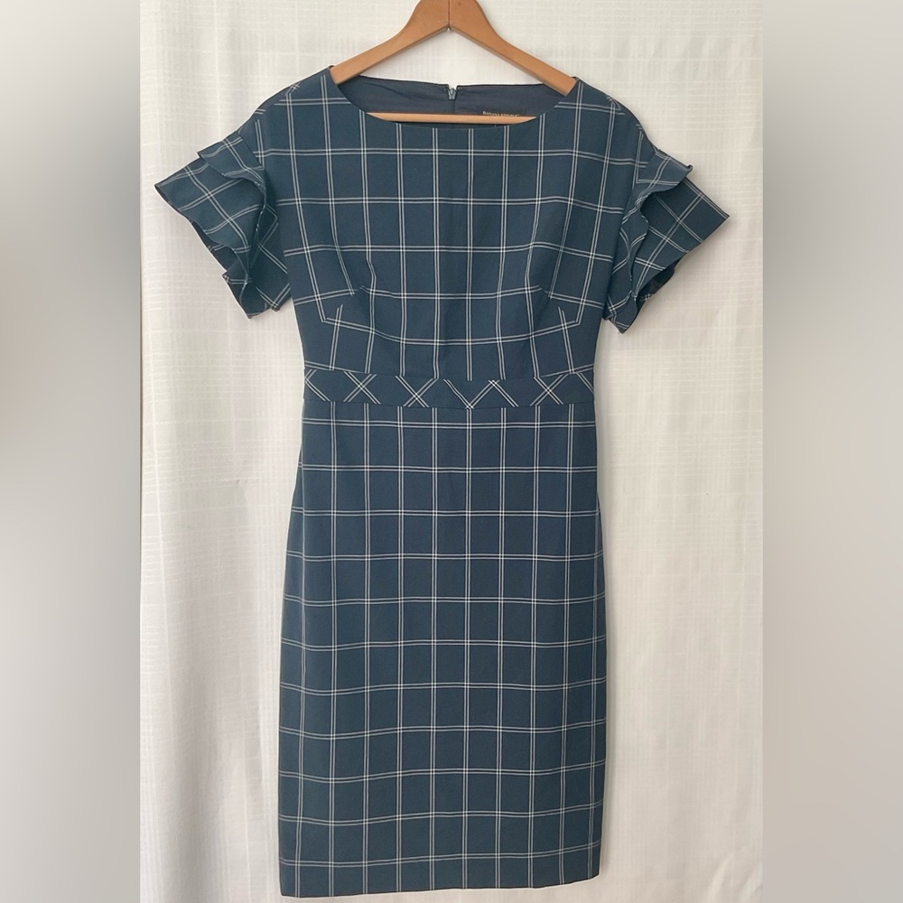Banana Republic flutter sleeve navy and cream Midi Dress